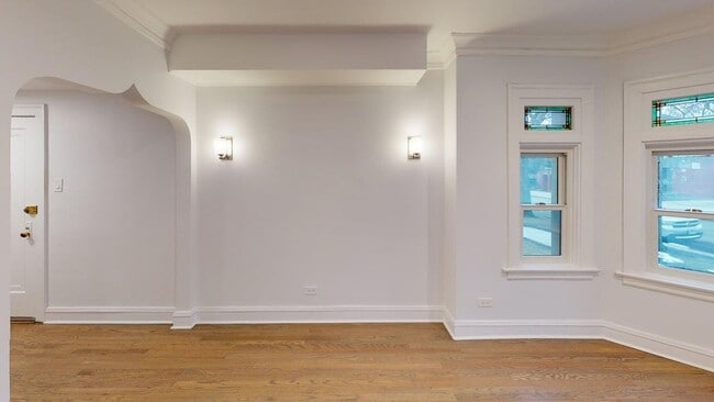 Building Photo - 2737 W Lunt Ave