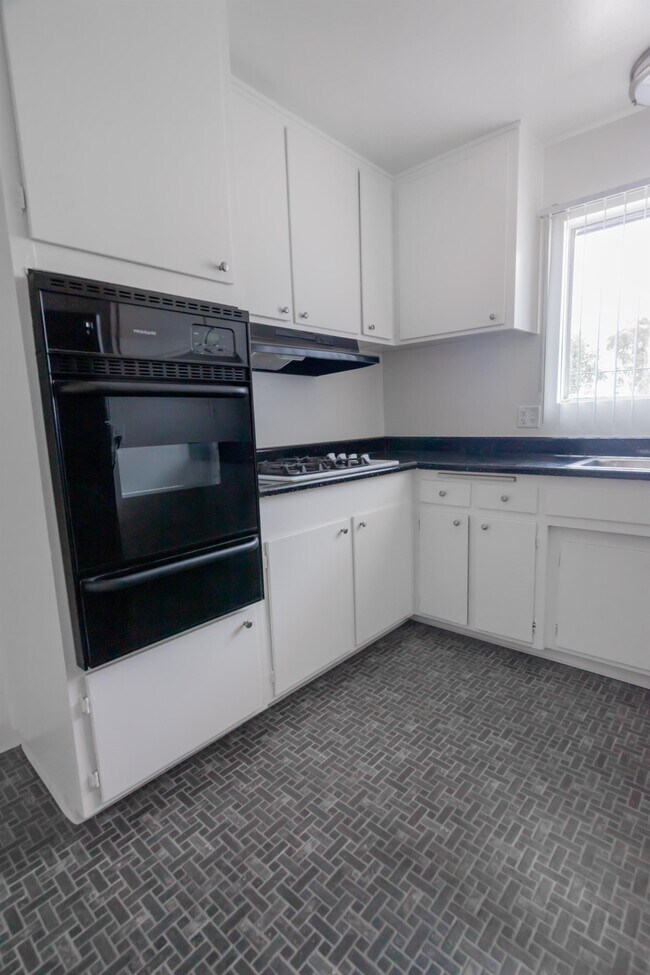 Building Photo - 2712 Mission Village Dr