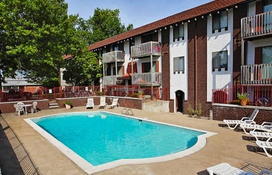 El Chaparral - El Chaparral Apartments