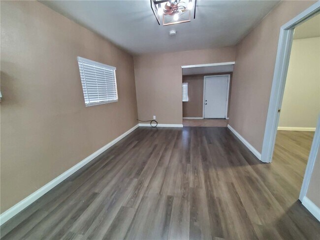 Foto del edificio - 16705 C St