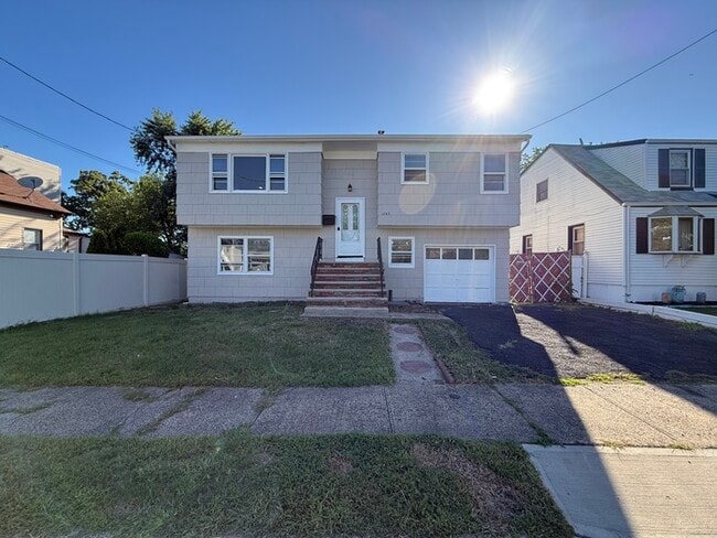 Building Photo - 1243 Whelan Pl