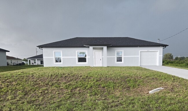 BRAND NEW THREE BEDROOM, 2 BATH, 1 CAR GAR... - BRAND NEW THREE BEDROOM, 2 BATH, 1 CAR GAR... House