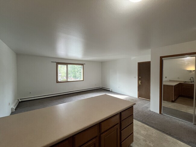 Foto del edificio - 615 Ginko Rd