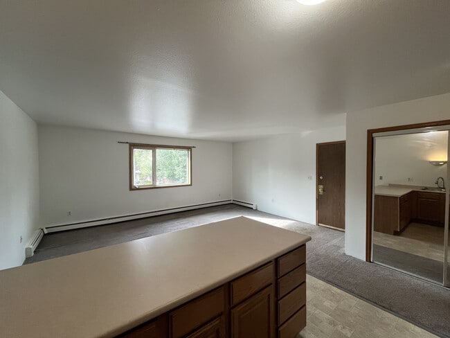 Building Photo - 615 Ginko Rd
