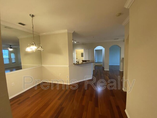 Building Photo - 2722 Via Tivoli
