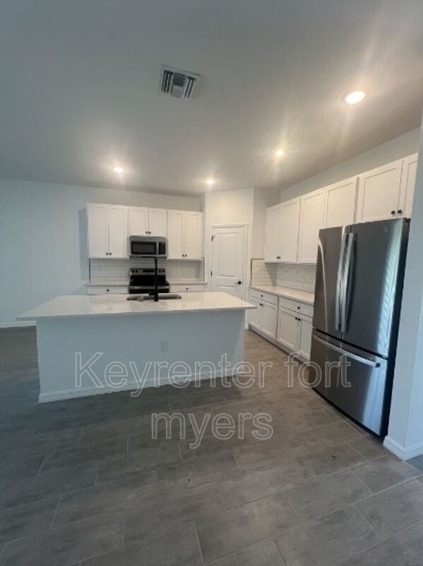 Foto del edificio - 713/715 Homer ave S