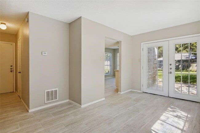 Building Photo - 9414 Crystal Cove Cir