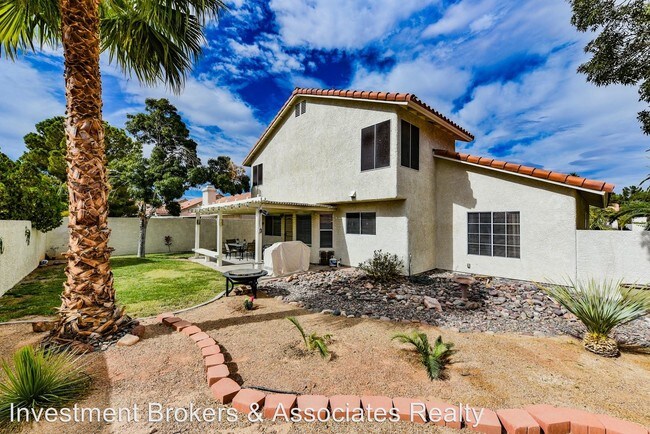 Building Photo - 4 br, 3 bath House - 5525 Red Bluff Dr.