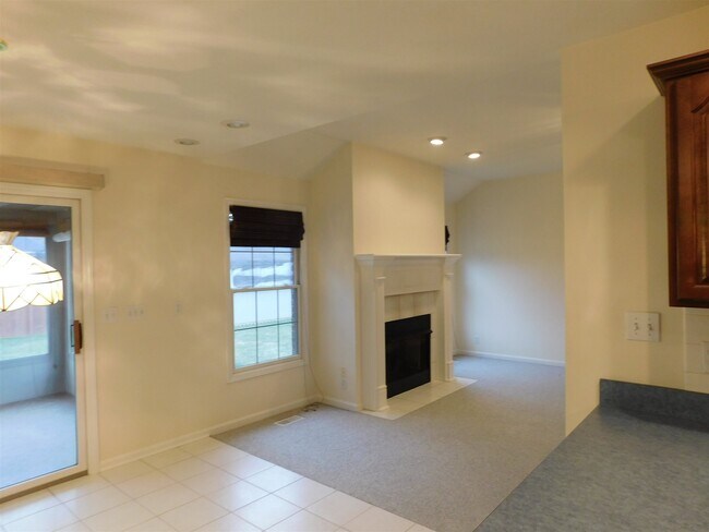 Building Photo - 6655 Oakshire Ct