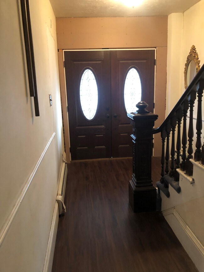 Entrance hallway - 41 Central Ave