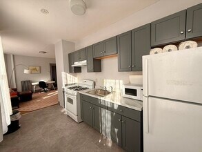 Building Photo - 70 Russell St