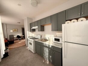 Building Photo - 70 Russell St