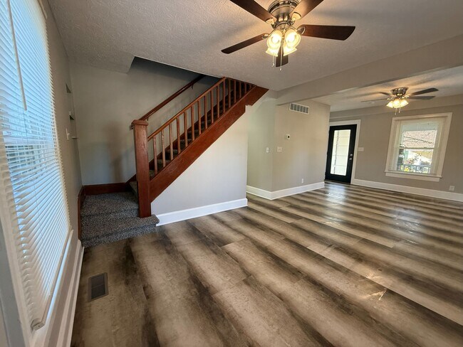 Comedor - 8 Beveridge St