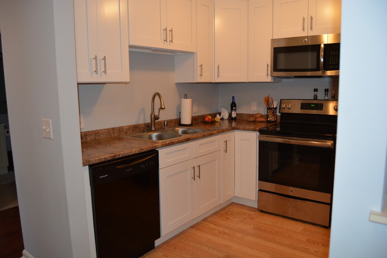 12 Timberwood Dr Unit 406, Goffstown, NH 03045 Condo for Rent in