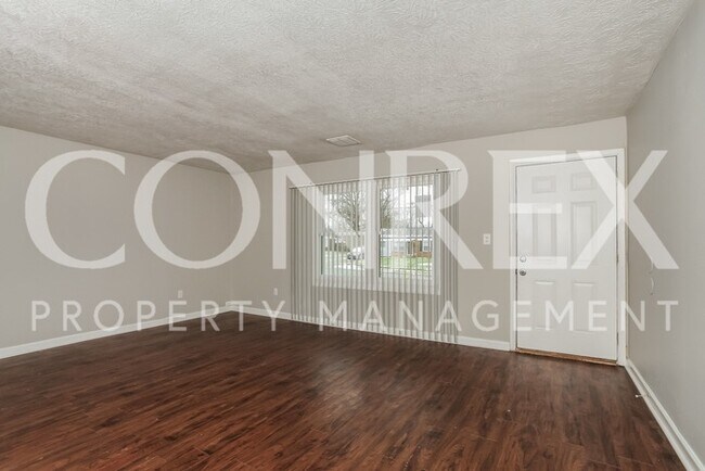 Building Photo - Cozy Three Bedroom w/Spacious Backyard