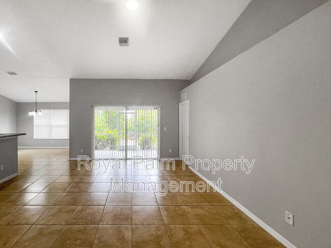 Building Photo - 731 Da Vinci Ave S