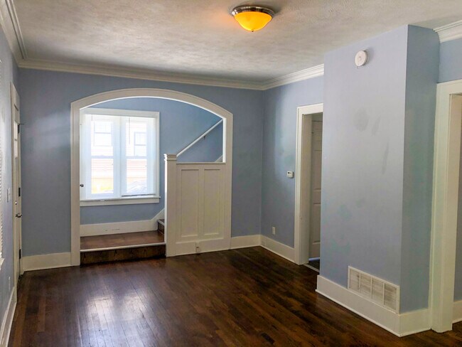Entryway - 10 Eastern Ave SE