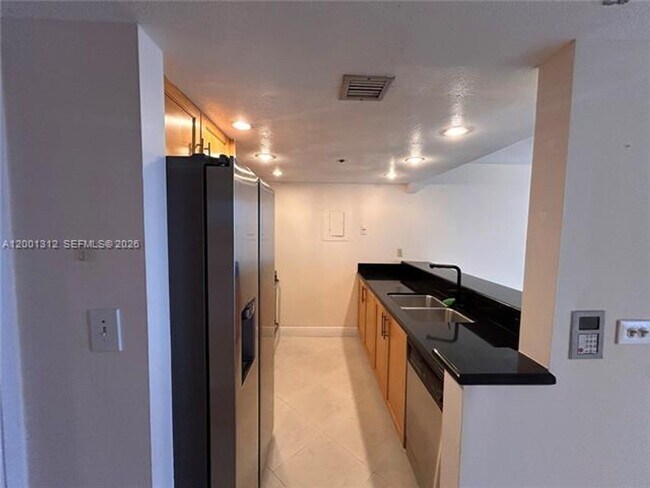 Foto del edificio - 7601 E Treasure Dr