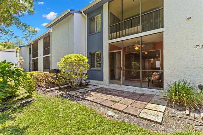 Foto del edificio - 121 Cypress Ln