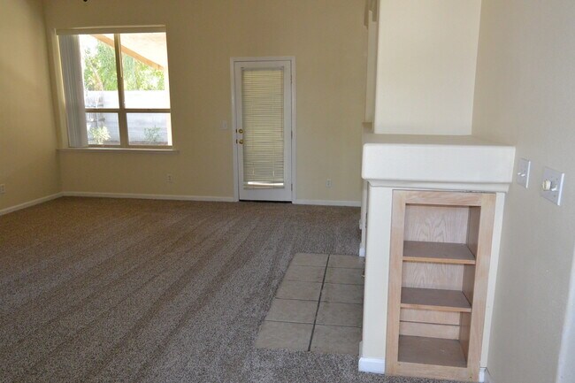 Building Photo - 3 bedroom 2 bathroom home in South East Vi...