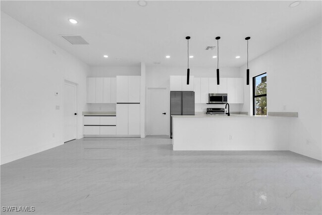 Foto del edificio - 2700 42nd St W