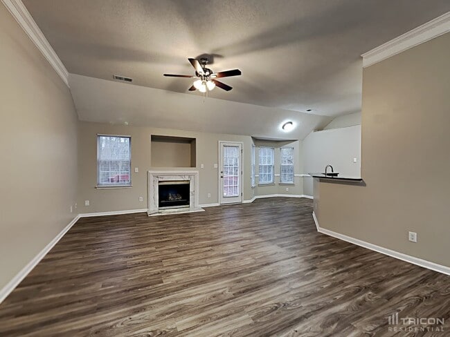 Building Photo - 8800 Willow Crest Dr