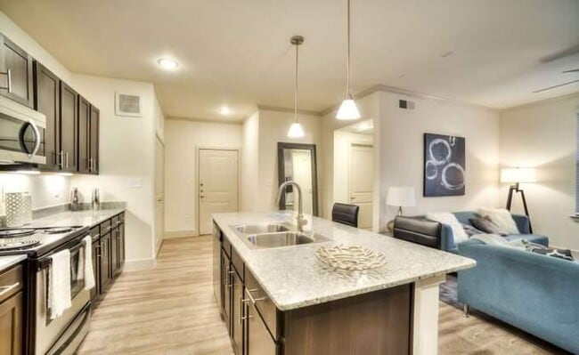 Building Photo - 1 bedroom in Houston TX 77011