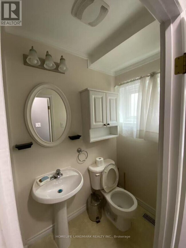 Building Photo - 126 Roywood Dr