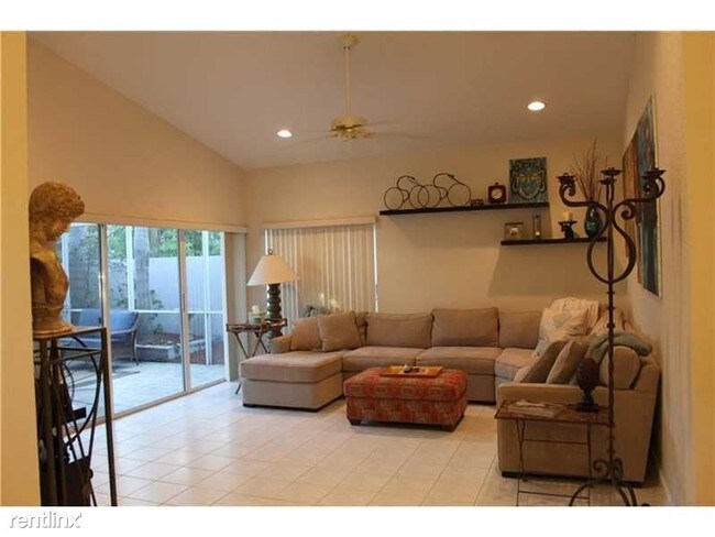 Building Photo - 15250 Wilshire Way