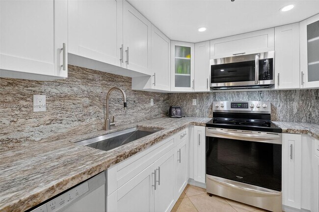 Building Photo - 2401 Collins Ave