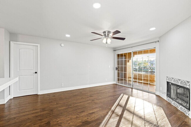 Foto del edificio - Gorgeous Renovated Condo in Guard Gated Neighborhood