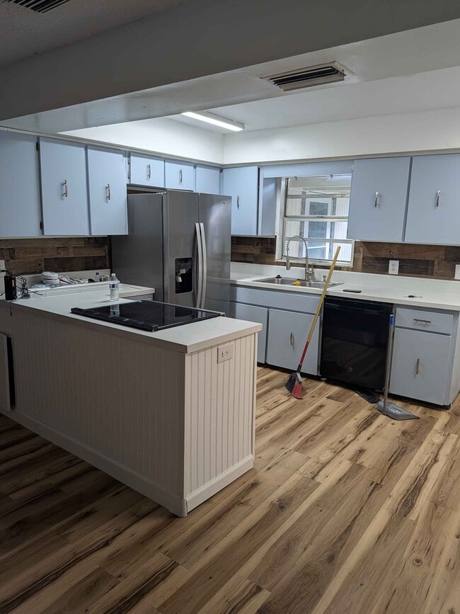 Foto del edificio - 1906 Park Manor Dr