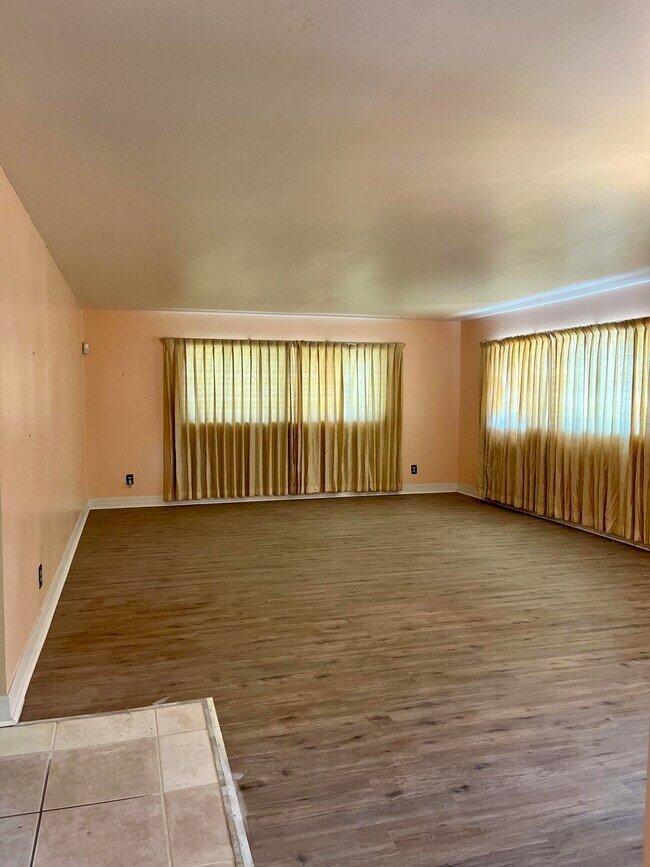 Foto del edificio - 4054 Greenwood Dr
