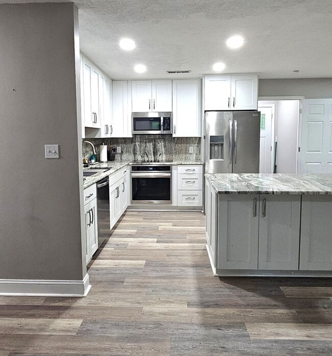 Building Photo - Charming 3-Bedroom Home on Spacious ¾ Acre...