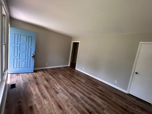 Foto del edificio - 4802 Bluehaven Dr NW