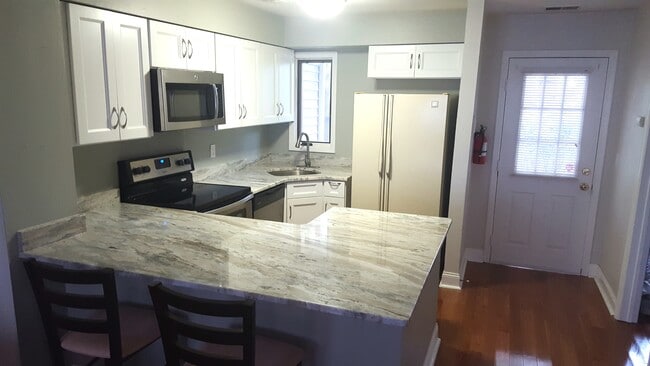 Building Photo - 7 Augusta Dr