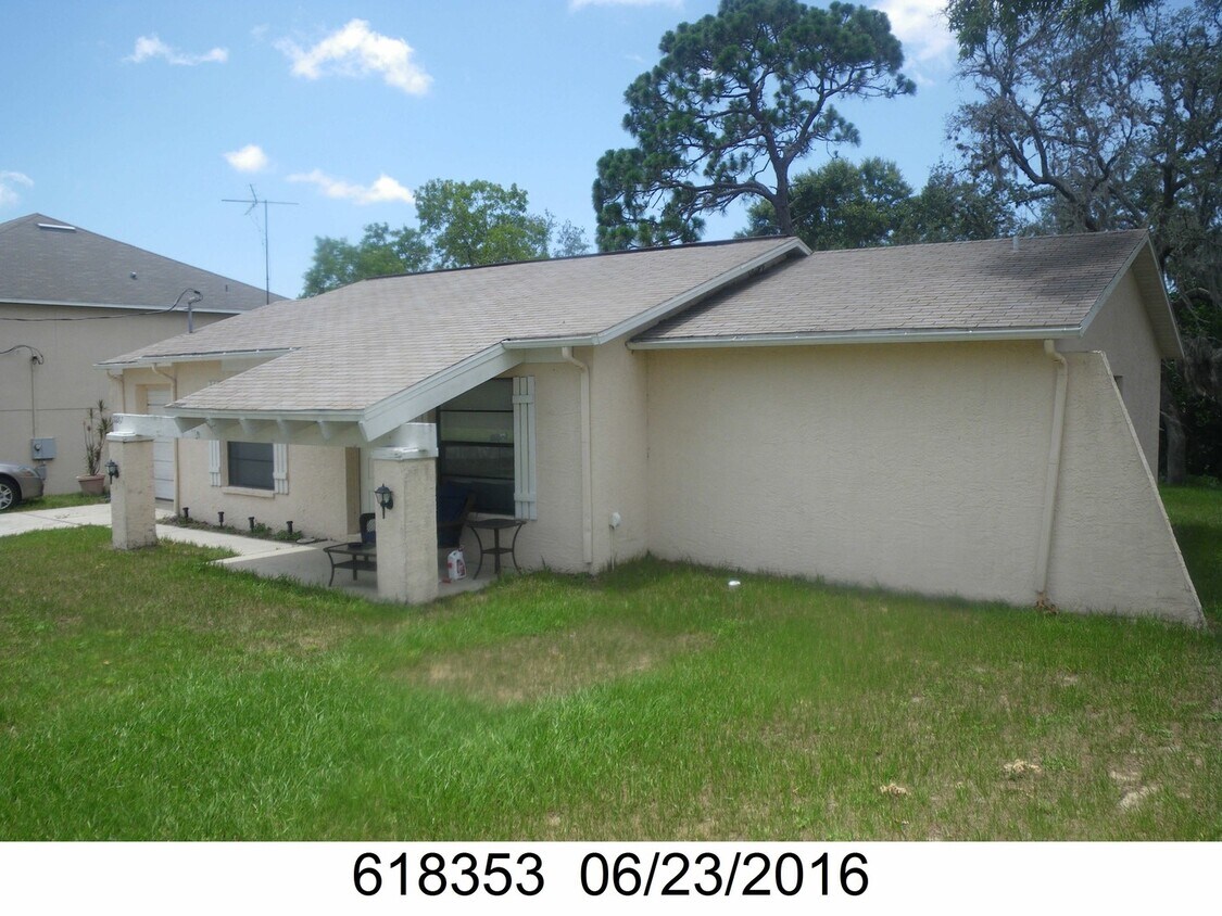 Primary Photo - 11267 Tuscanny Spring Hill Fl 2/2/1 1100 s...