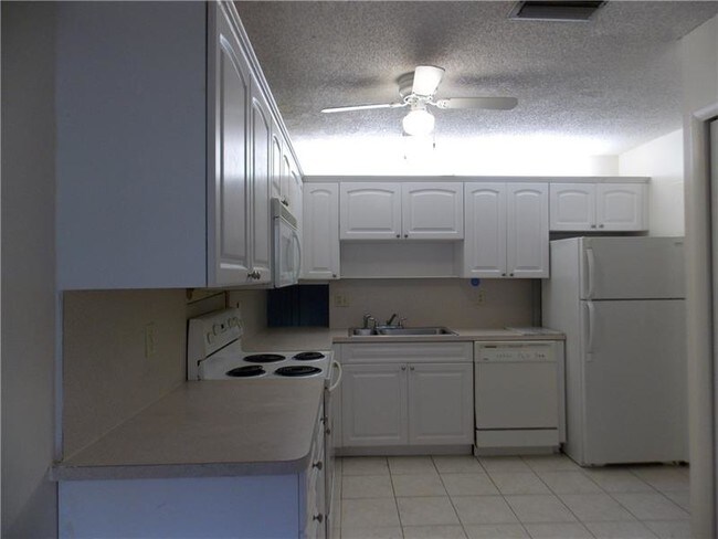 Building Photo - 2021 NW 45th Ave