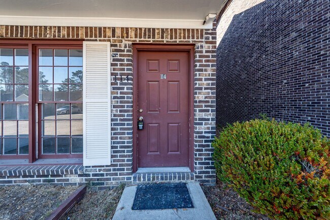 Foto del edificio - 2 Bedroom, 1.5 Bathroom Townhome - Summerville