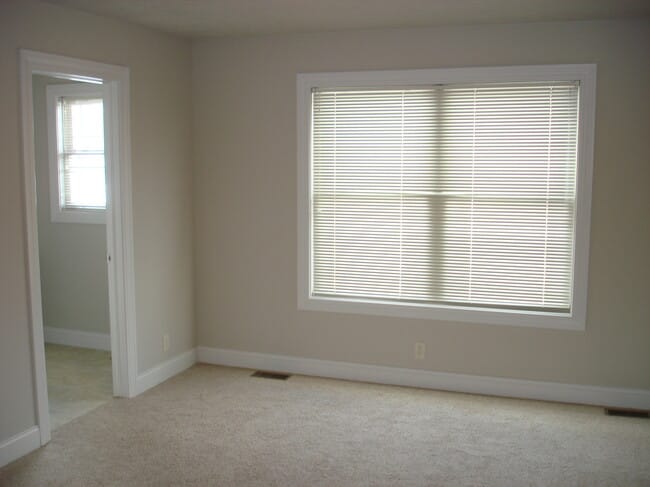 Building Photo - 975 Sautter Dr