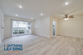 Building Photo - 921 Normandie Ave