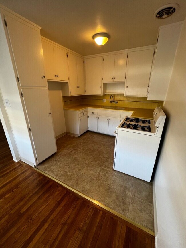 Foto del edificio - 3024-3034 Luna Drive