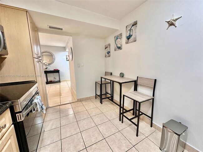 Building Photo - 6039 Collins Ave