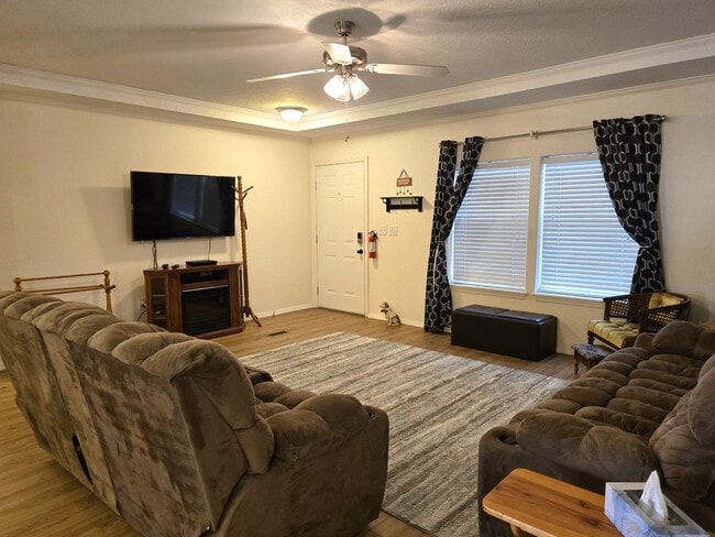 Building Photo - Spacious Home Near Mechem