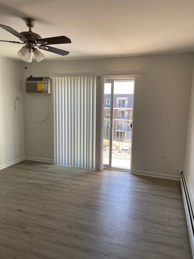 Building Photo - 851 Blossom Ln