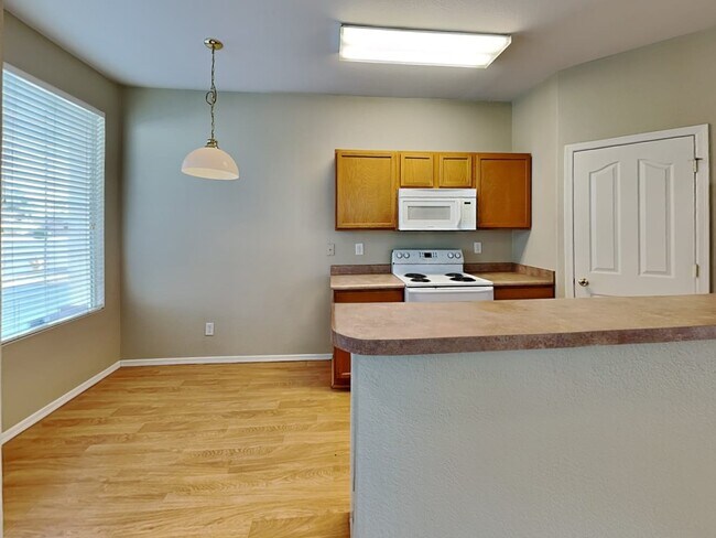 Building Photo - 1213 E Graham Trl