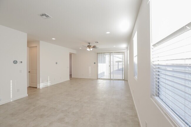 Building Photo - 11040 W Parkway Dr