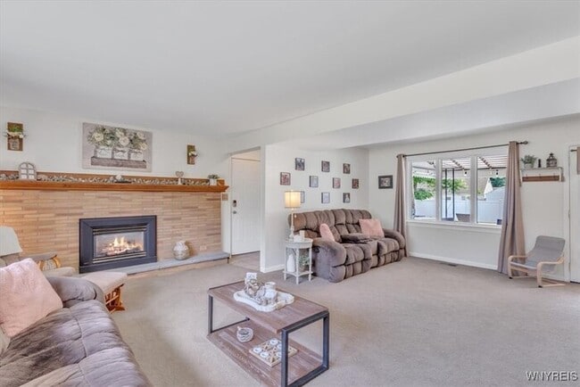 Building Photo - Well-maintained 3-bedroom, 2-bath home