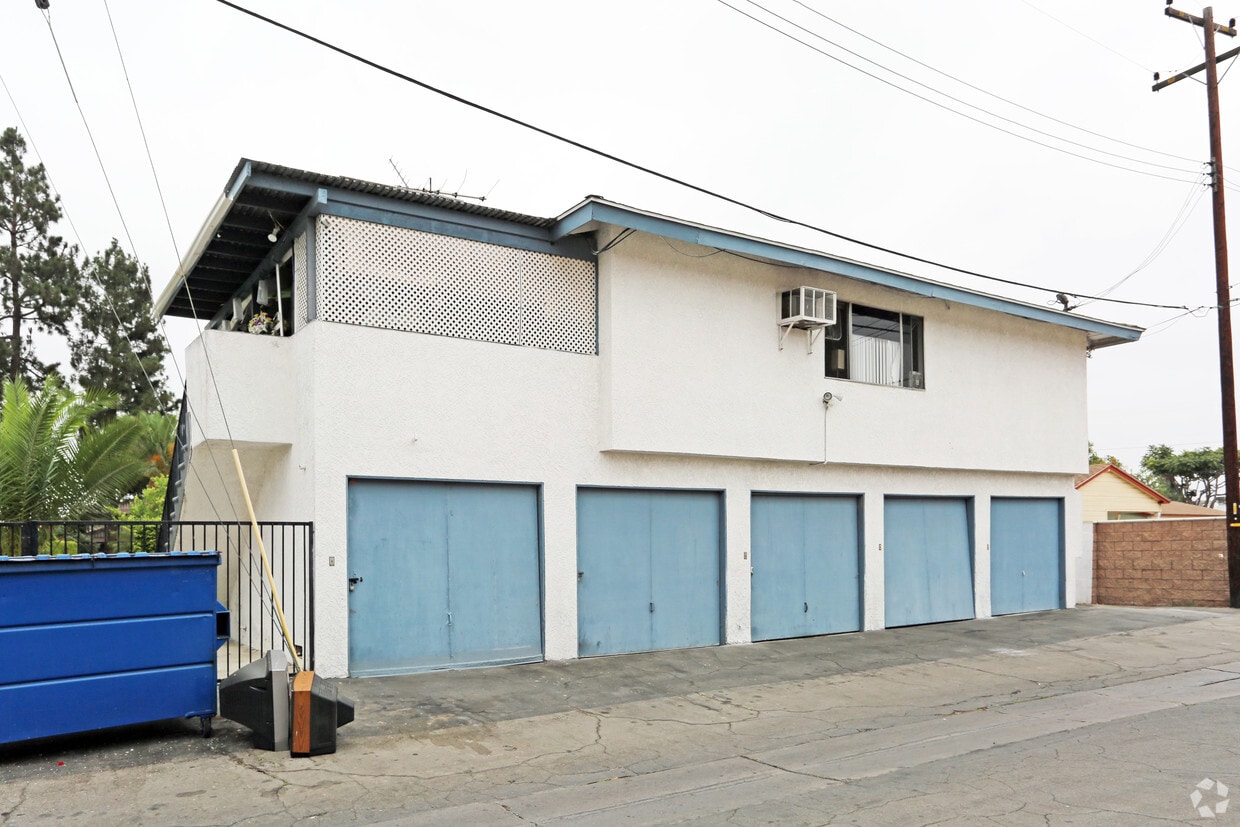Building Photo - 13320 Fletcher St
