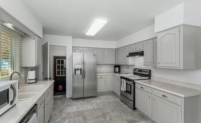 Building Photo - 4905 W 39th St